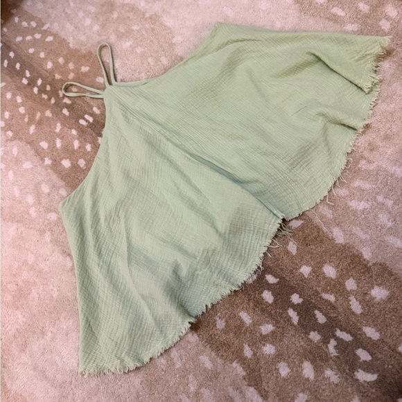 How very loved BNWOT lime green flowy halter tank blouse women’s size large - Picture 4 of 8